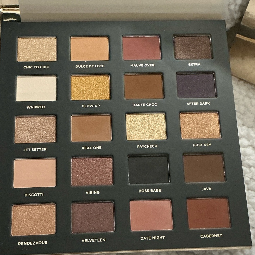 ICONIC London Booming & Gleaming Eyeshadow Palette - Gold, Brown, Cream Shades - Picture 2 of 3